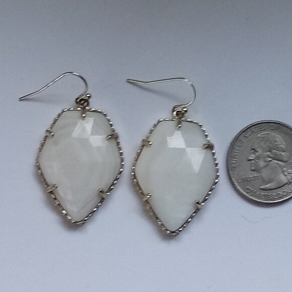KENDRA SCOTT Corley Gold and MOP Mother of Pearl Drop Earrings - Picture 1 of 4